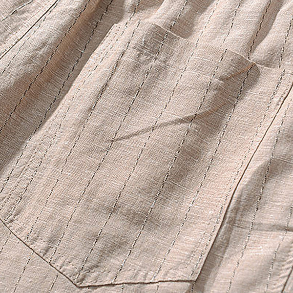 Bermuda de Linho Listrada Vonluthen VL015, feita com linho nobre, modelagem elegante e estampa discreta, garantindo conforto, sofisticação e versatilidade.
