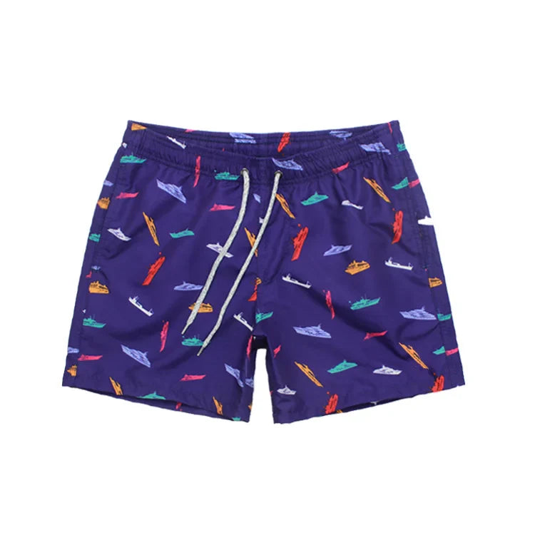 Bermuda Masculina Estampada Vonluthen VL013, confeccionada em algodão premium, com modelagem confortável e estampa sofisticada, perfeita para dias quentes e descontraídos.