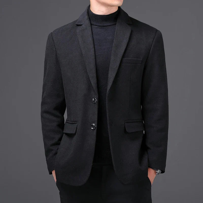 Blazer Masculino Vonluthen VL188, elegante e moderno, com corte ajustado e lapelas finas, perfeito para ocasiões formais e casuais sofisticadas.