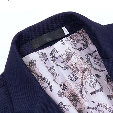 Blazer Masculino Slim Fit em Algodão Vonluthen VL187, com bolsos discretos e botões sofisticados, ideal para ocasiões formais e casuais.