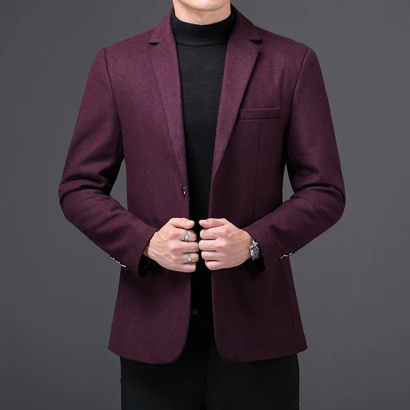 Blazer Masculino Vonluthen VL188, elegante e moderno, com corte ajustado e lapelas finas, perfeito para ocasiões formais e casuais sofisticadas.