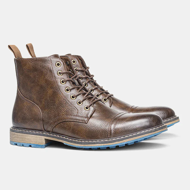 Bota Masculina em Couro Vonluthen VL156, couro resistente, solado emborrachado, interior acolchoado e design versátil para um visual sofisticado.