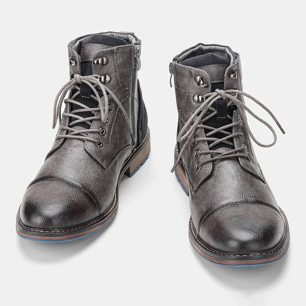 Bota Masculina em Couro Vonluthen VL156, couro resistente, solado emborrachado, interior acolchoado e design versátil para um visual sofisticado.