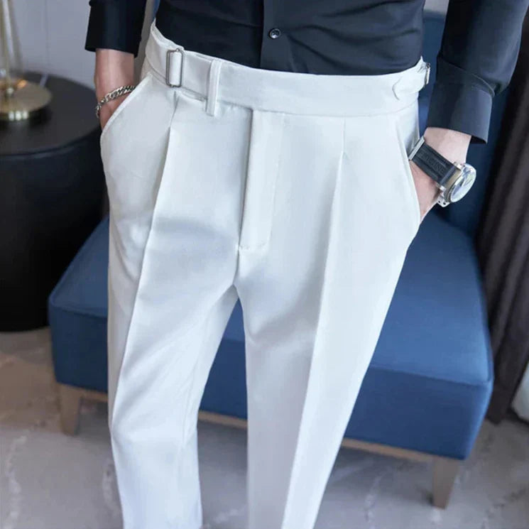 Calça de Alfaiataria Masculina Vonluthen VL208, com corte clássico e tecido de alta qualidade, ideal para ambientes formais e confortáveis.