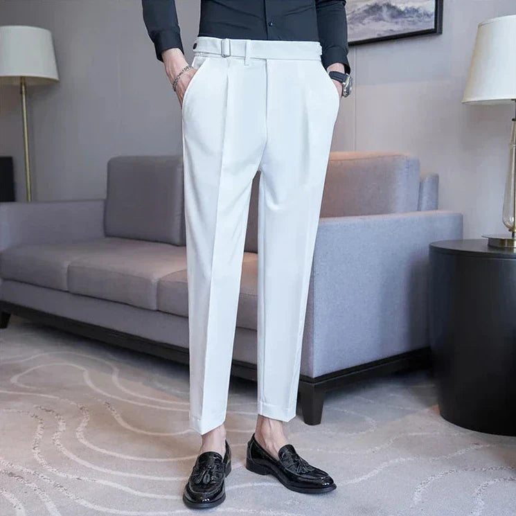 Calça de Alfaiataria Masculina Vonluthen VL208, com corte clássico e tecido de alta qualidade, ideal para ambientes formais e confortáveis.
