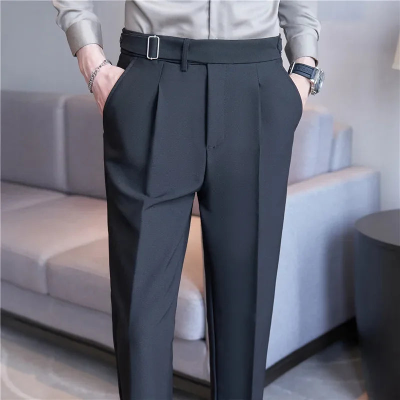 Calça de Alfaiataria Masculina Vonluthen VL208, com corte clássico e tecido de alta qualidade, ideal para ambientes formais e confortáveis.