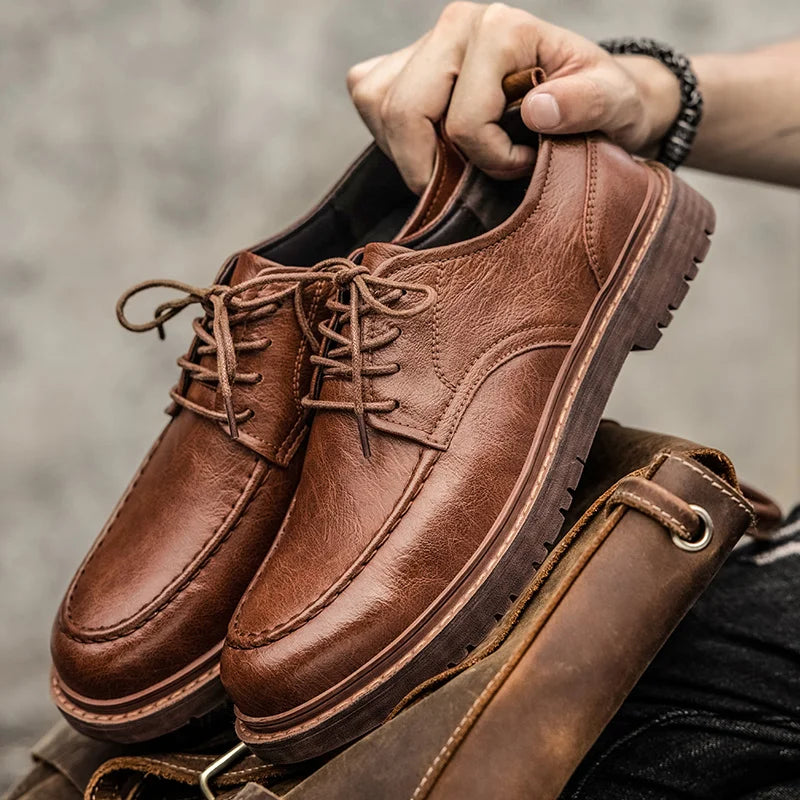 Sapato Masculino em Couro Vonluthen VL064 com acabamento sofisticado, palmilha macia e solado durável, ideal para eventos formais e casuais.