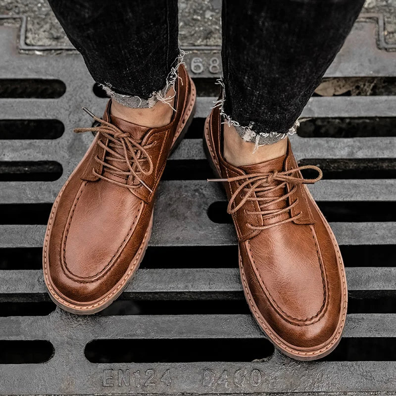 Sapato Masculino em Couro Vonluthen VL064 com acabamento sofisticado, palmilha macia e solado durável, ideal para eventos formais e casuais.
