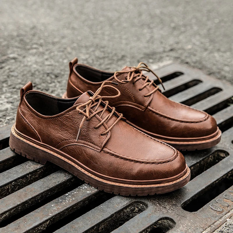 Sapato Masculino em Couro Vonluthen VL064 com acabamento sofisticado, palmilha macia e solado durável, ideal para eventos formais e casuais.