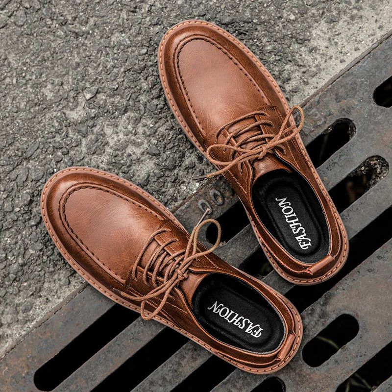 Sapato Masculino em Couro Vonluthen VL064 com acabamento sofisticado, palmilha macia e solado durável, ideal para eventos formais e casuais.