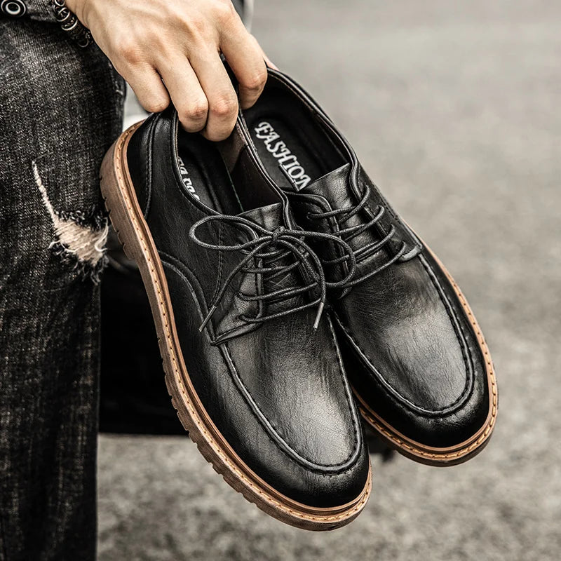 Sapato Masculino em Couro Vonluthen VL064 com acabamento sofisticado, palmilha macia e solado durável, ideal para eventos formais e casuais.
