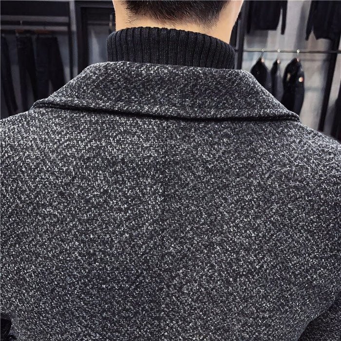 Sobretudo Masculino Vonluthen VL235, com lã batida e fechamento com botões, ideal para o inverno e combinações casuais ou sociais.