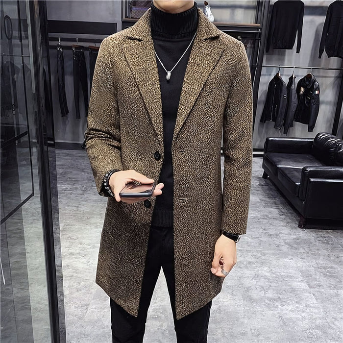Sobretudo Masculino Vonluthen VL235, com lã batida e fechamento com botões, ideal para o inverno e combinações casuais ou sociais.