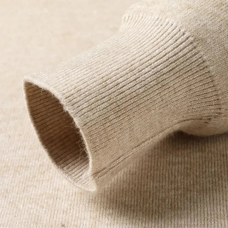 Suéter Masculino em Lã Gola Alta Vonluthen VL180, ideal para dias frios e combinações elegantes. Sofisticação e conforto.