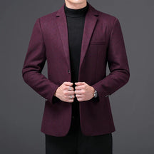 Blazer Masculino Vonluthen VL188, elegante e moderno, com corte ajustado e lapelas finas, perfeito para ocasiões formais e casuais sofisticadas.