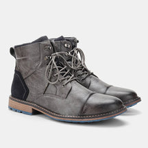 Bota Masculina em Couro Vonluthen VL156, couro resistente, solado emborrachado, interior acolchoado e design versátil para um visual sofisticado.