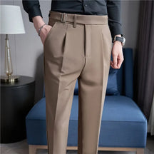 Calça de Alfaiataria Masculina Vonluthen VL208, com corte clássico e tecido de alta qualidade, ideal para ambientes formais e confortáveis.