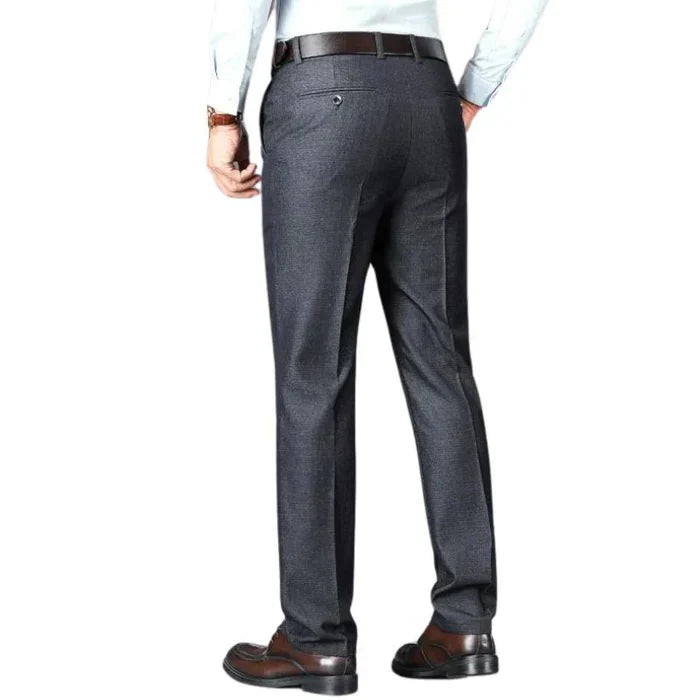 Calça Executiva Clássica Masculina Vonluthen VL515, corte sofisticado, tecido premium e ajuste impecável para um visual profissional e elegante.