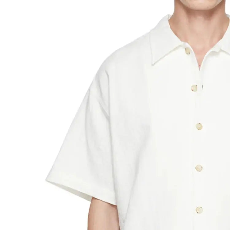 Camisa Linho Oversized Masculina Vonluthen VL345, feita em linho sustentável, com caimento amplo e design moderno para conforto e sofisticação.