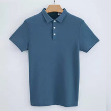 Camisa Polo Masculina Vonluthen VL006, confeccionada em algodão premium, com modelagem ajustada e toque suave, perfeita para composições sofisticadas e casuais.