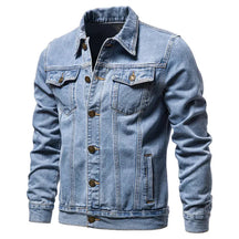 Jaqueta Jeans Masculina Vonluthen VL135, confeccionada em jeans premium, com modelagem clássica e acabamento refinado para um estilo sofisticado e atemporal.