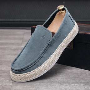 Mocassim Masculino Vonluthen VL046 em couro, com solado flexível e palmilha em EVA, ideal para um estilo sofisticado e confortável.