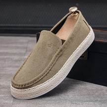 Mocassim Masculino Vonluthen VL046 em couro, com solado flexível e palmilha em EVA, ideal para um estilo sofisticado e confortável.