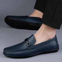 Mocassim Masculino em Couro Vonluthen VL042, com solado flexível e palmilha macia. Modelo sofisticado, confortável e versátil.