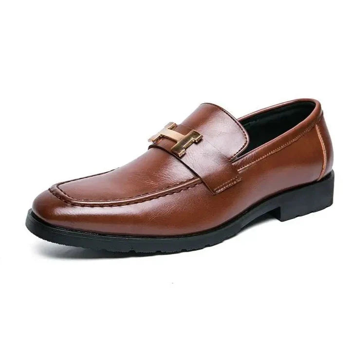 Mocassim Masculino em Couro Vonluthen VL045, com solado flexível e palmilha acolchoada. Modelo sofisticado para looks casuais e formais.