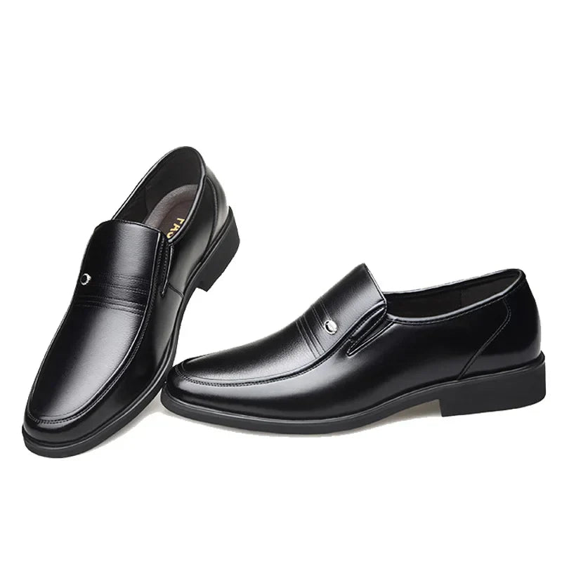 Mocassim Masculino Vonluthen VL066 com acabamento sofisticado, solado resistente e palmilha macia para máximo conforto.