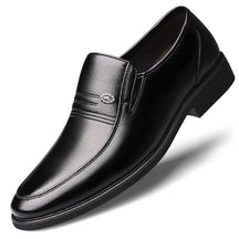 Mocassim Masculino Vonluthen VL066 com acabamento sofisticado, solado resistente e palmilha macia para máximo conforto.