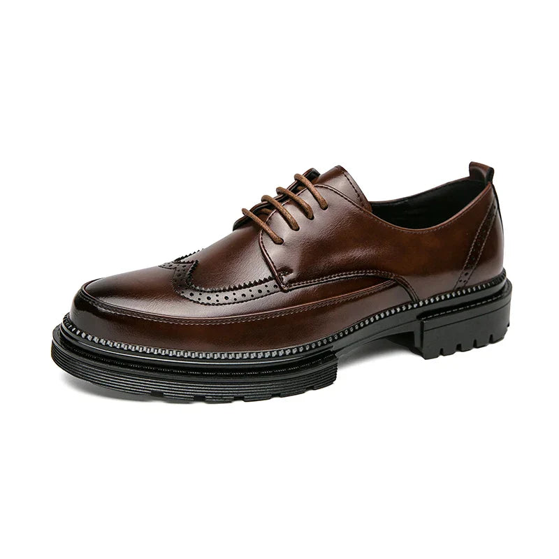 Sapato Masculino Vonluthen VL059 com acabamento refinado, palmilha macia e solado antiderrapante, garantindo conforto e segurança em qualquer ocasião.
