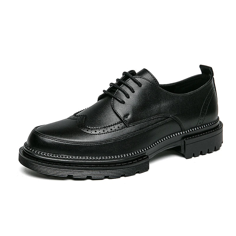 Sapato Masculino Vonluthen VL059 com acabamento refinado, palmilha macia e solado antiderrapante, garantindo conforto e segurança em qualquer ocasião.