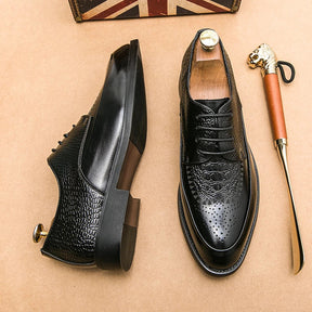 Sapato Masculino Vonluthen VL060 com design clássico, acabamento refinado, solado antiderrapante e palmilha macia para conforto prolongado.