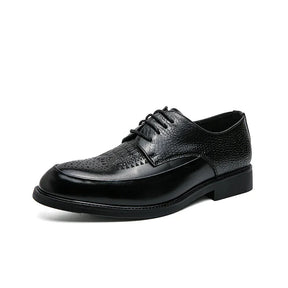 Sapato Masculino Vonluthen VL060 com design clássico, acabamento refinado, solado antiderrapante e palmilha macia para conforto prolongado.