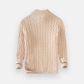 Suéter Masculino em Tricot Vonluthen VL018, feito com tricot premium, modelagem ajustada e meio zíper, proporcionando um visual sofisticado e confortável.